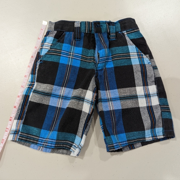 Plaid (blue,black,white) boy' shorts. Carter's size 2. - Picture 5 of 7
